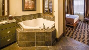 2 bedrooms, in-room safe, iron/ironing board, free WiFi