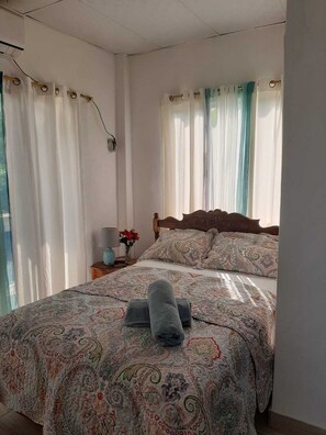 6 bedrooms, travel crib, WiFi, bed sheets