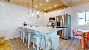 Refrigerador, microondas, horno, placa de cocina