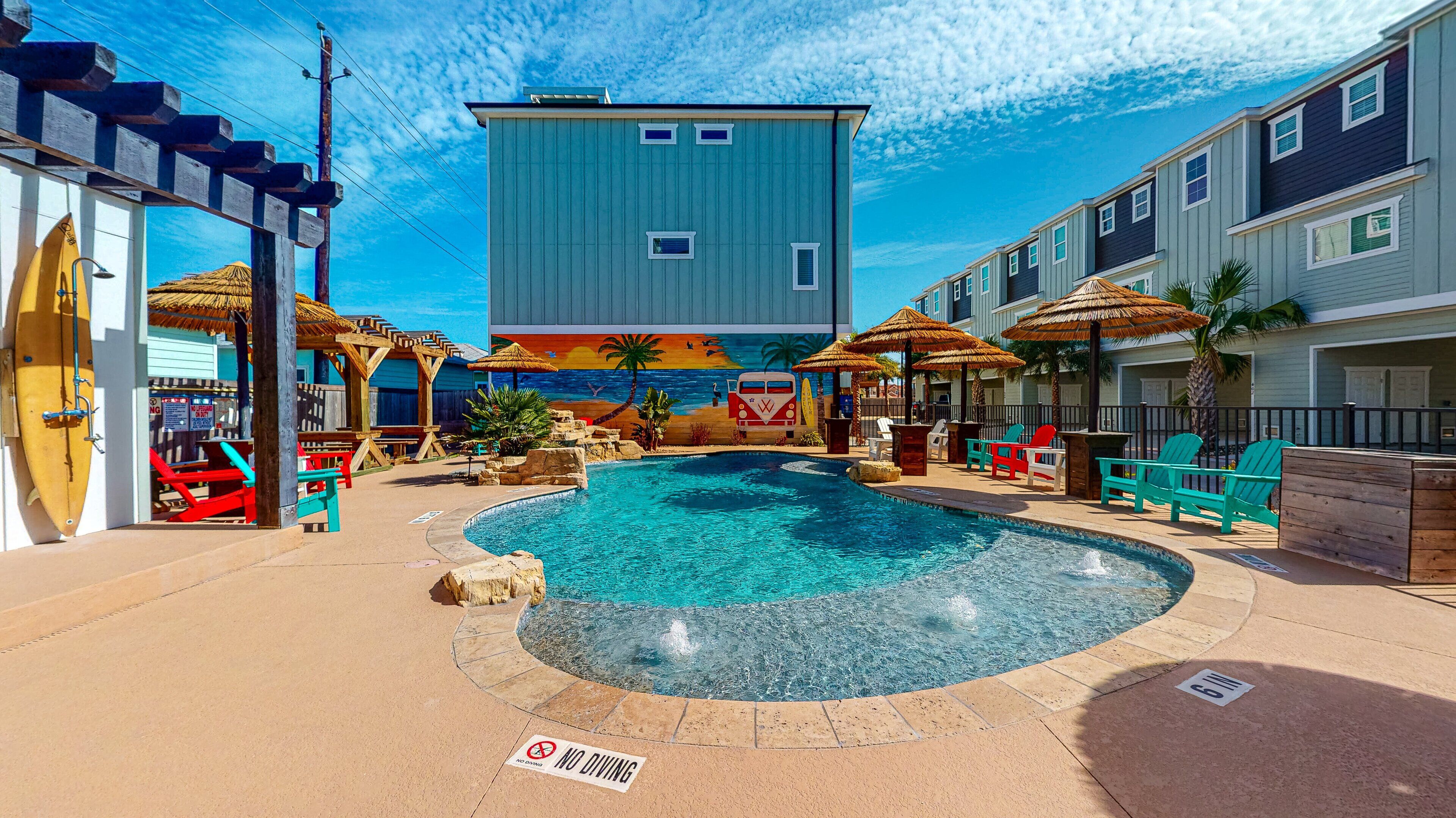 ESU305 New Townhome, Shared Heated Pool, Observation Deck and Golf Cart Included