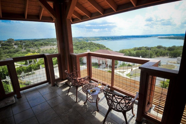 Egyptian cotton sheets, premium bedding, pillowtop beds, minibar