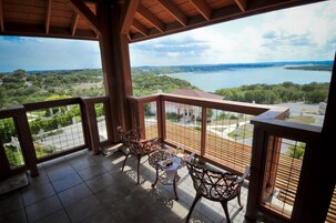 Egyptian cotton sheets, premium bedding, pillowtop beds, minibar