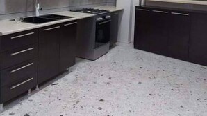 ثلاجة صغيرة، ميكروويف، موقد طهي مسطح، غلّاية كهربائية