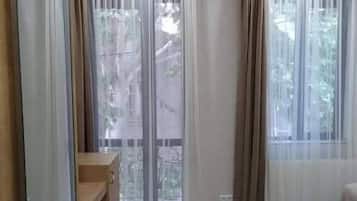 Laptop workspace, iron/ironing board, free WiFi, bed sheets