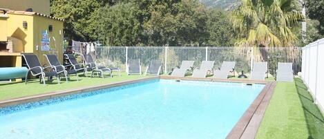 Piscine extérieure, piscine chauffée