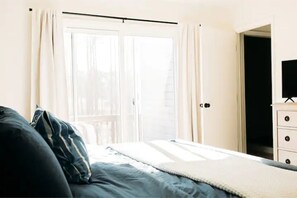 3 bedrooms, desk, travel cot, free WiFi