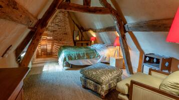 4 bedrooms, iron/ironing board, free WiFi, bed sheets