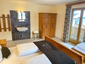 3 Schlafzimmer, Reisekinderbett, WLAN, Bettwäsche