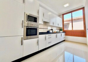 Private kitchen - Aromas Suites Apartments (La Orotava)