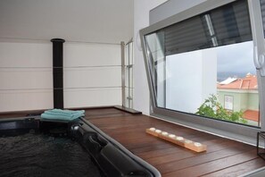 Unclassified image, 3 of 20, button