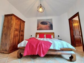 4 chambres, fer et planche à repasser