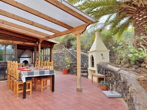 Outdoor dining - La Casa Finca Tabaiba (Costa Adeje)