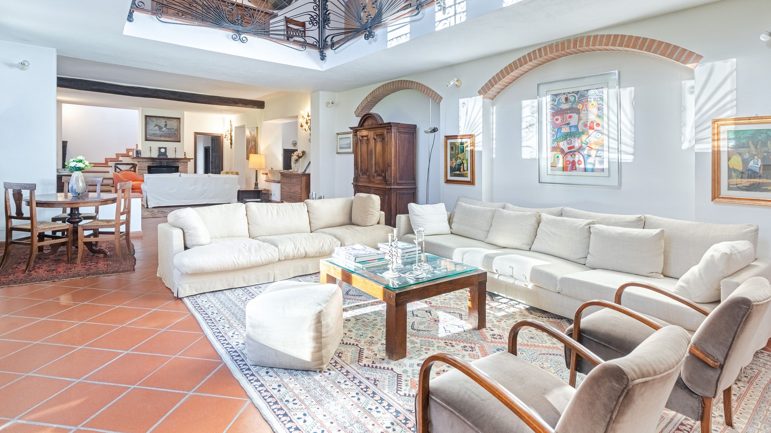 Fernseher, Kamin, Tischtennisplatte