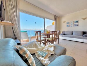 Interior - Ocean Cliffs by The Ocean Rentals (Puerto de la Cruz)