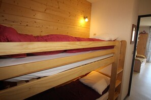 WiFi, bed sheets