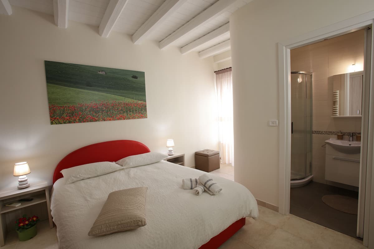 Deluxe Room | 1 bedroom, Frette Italian sheets, premium bedding, down comforters