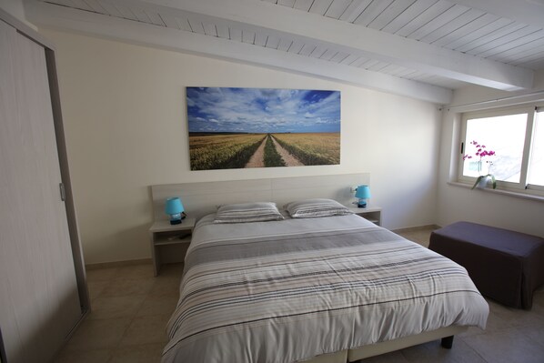 Panoramic Room | Frette Italian sheets, premium bedding, down comforters, in-room safe