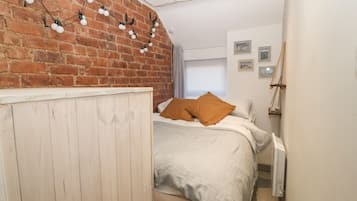 2 bedrooms, individually decorated, individually furnished, free WiFi