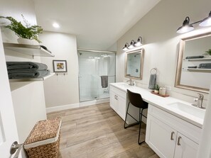 Hair dryer, towels, soap, toilet paper - A Perfect Private Getaway Spot (Chandler)