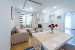 Apartment | Living area - Apartments Lucija - Two Bedroom Apartment With Balcony and Sea View (Dubrovnik)