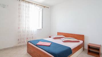 Apartment | 1 bedroom, bed sheets