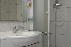 Apartment | Bathroom | Shower, hair dryer - Apartments Roda - Comfort One Bedroom Apartment With Terrace - (Supetar)