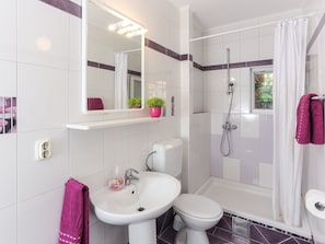 Apartment | Bathroom