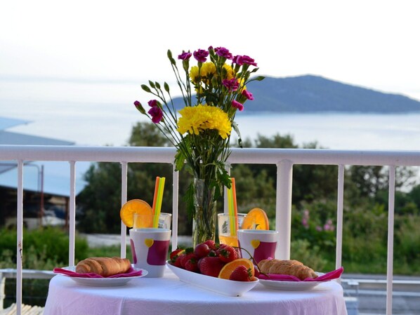 Apartment | Dining