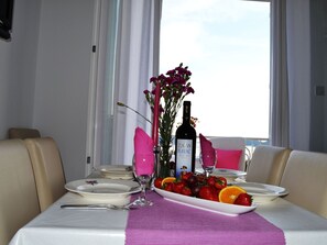 Apartment | Dining - Apartments Lina - Three Bedroom Apartment With Two Balconies and Sea View (Dubrovnik)
