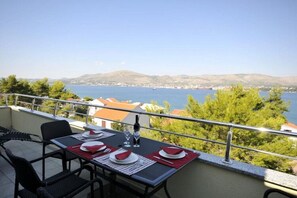 Apartment | Dining
