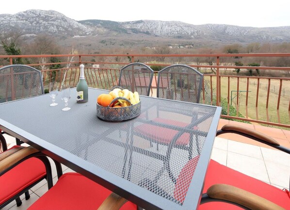 Apartment | Dining