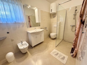 Apartment | Bathroom