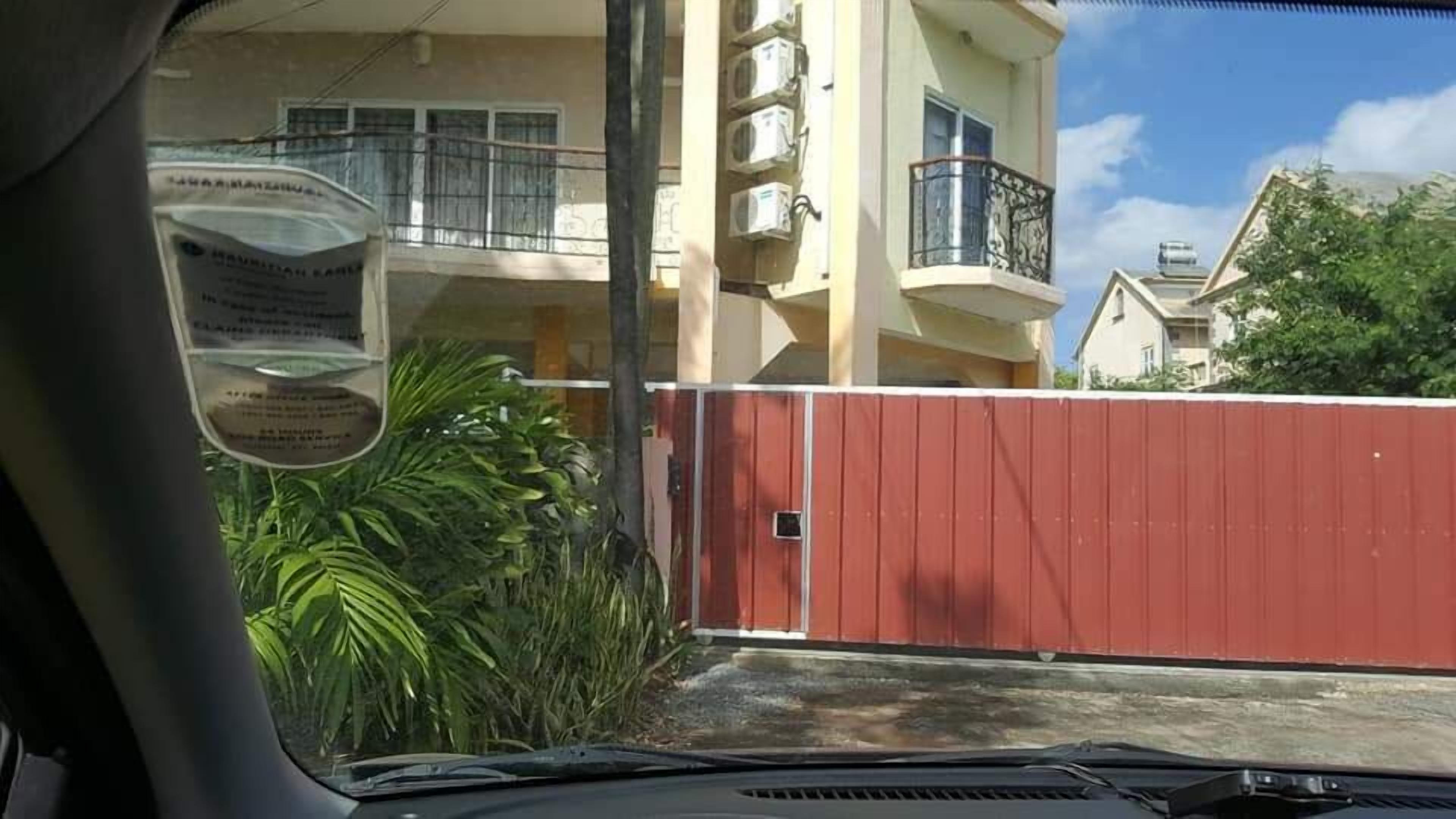 Captivating 3-bed Apartment in Flic en Flac