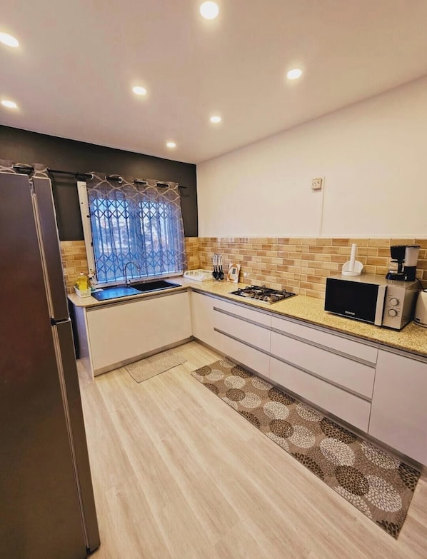 Private kitchen - Captivating 3-bed Apartment in Flic en Flac (Flic-en-Flac)