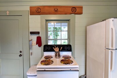 Historic farm stay in the heart of Alabama's Black Belt Region.