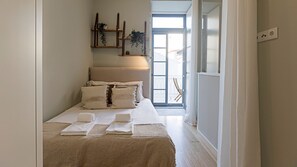 1 habitación, tabla de planchar con plancha, wifi gratis y ropa de cama 