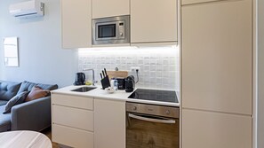 Refrigerador, microondas, horno, placa de cocina