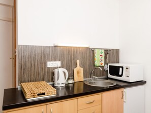Apartment | Eigene Küche | Kühlschrank, Mikrowelle, Herdplatte, Wasserkocher