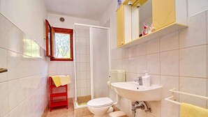 A bathroom with a toilet, sink, and shower. - Apartments Bacic - Three Bedroom Apartment With Terrace and Sea View (Blato)