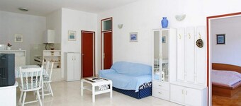 Apartments Tomasic - Two Bedroom Apartment With Sea View