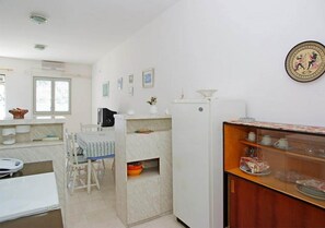 Apartamento | Cozinha privada | Geladeira, micro-ondas, fogão, cooktop