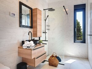 Villa | Bathroom