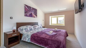 2 quartos, individualmente mobiliados, roupa de cama