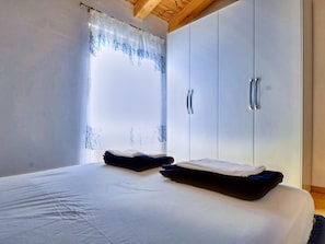 3 bedrooms, individually furnished, bed sheets - Villa in Banjole Near Crystal Clear Sea (Medulin)