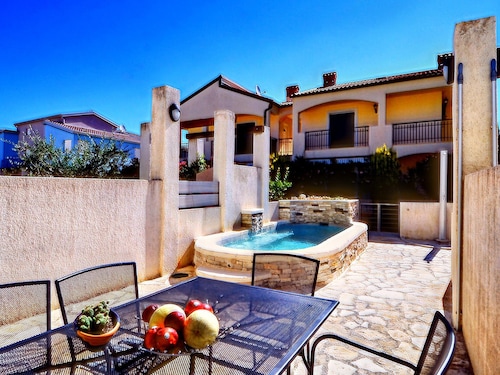 Villa in Banjole Near Crystal Clear Sea