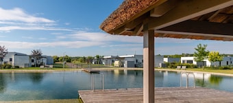 Heritage Apartment With Swimming Pond