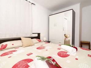 Apartment | 2 bedrooms, iron/ironing board - Apartment Giovani - Two Bedroom Apartment With Balcony and Sea View (Dubrovacko Primorje)