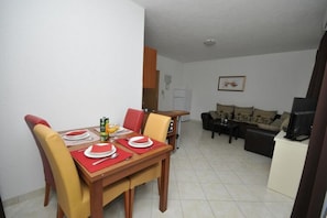 Apartment | Dining - Apartments Villa Moonlight - One Bedroom Apartment With Sea View Terrace and Balcony (Okrug)