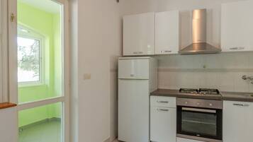 Apartment | Private kitchen | Fridge, oven