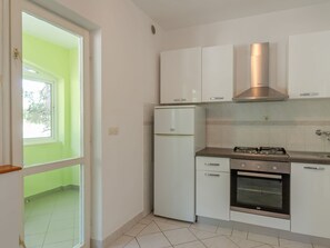 Apartment | Private kitchen | Fridge, oven